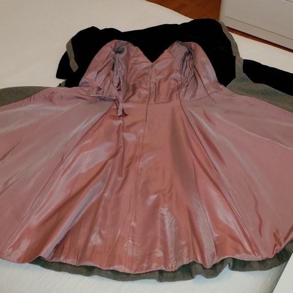 SPECTACULAR BLACK VELVET AND GRAY WOOL COAT - Picture 3 of 4